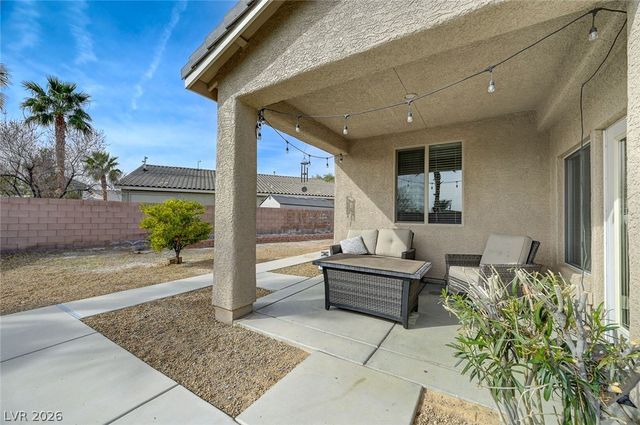 676 Suguaro Bluffs Street, Henderson, NV 89014