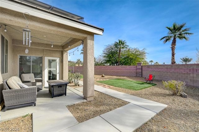 676 Suguaro Bluffs Street, Henderson, NV 89014