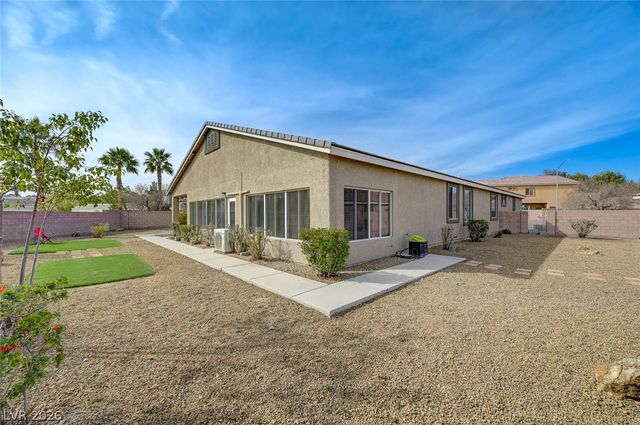 676 Suguaro Bluffs Street, Henderson, NV 89014