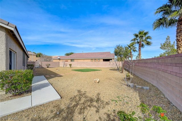 676 Suguaro Bluffs Street, Henderson, NV 89014