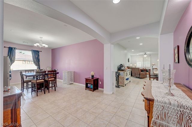 676 Suguaro Bluffs Street, Henderson, NV 89014