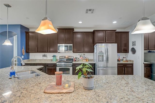 676 Suguaro Bluffs Street, Henderson, NV 89014