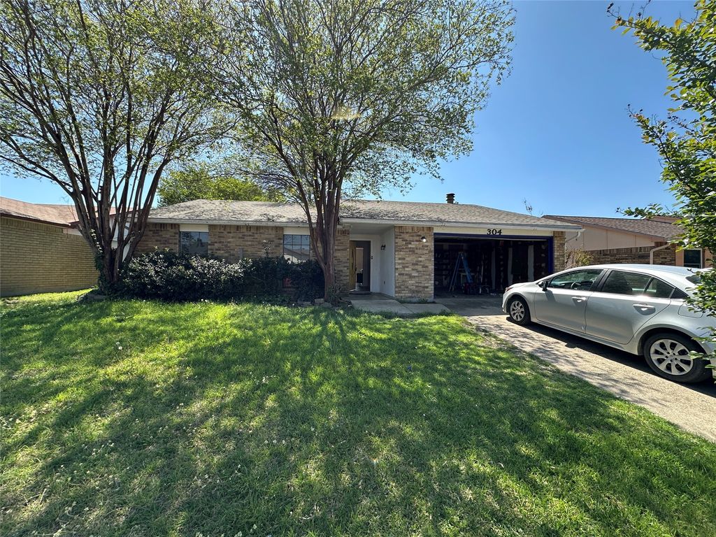 304 Long Canyon Drive, Mesquite, TX 75150