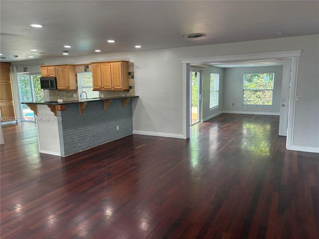 3617 Cleveland St, Hollywood, FL 33021