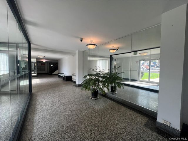 3011 Parsons Boulevard 7N, Flushing, NY 11354