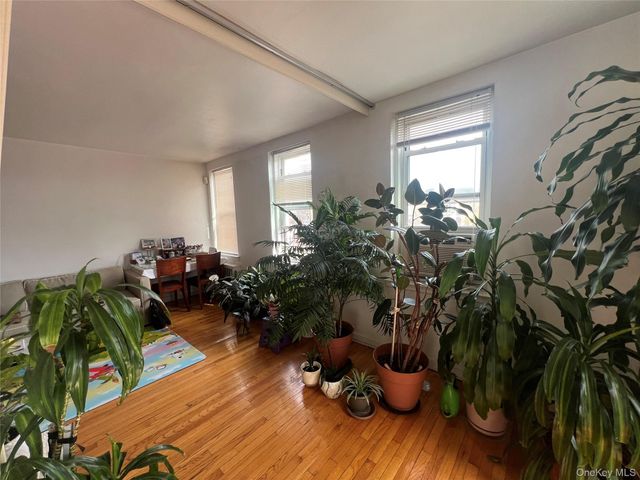 3011 Parsons Boulevard 7N, Flushing, NY 11354