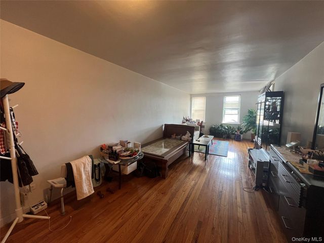 3011 Parsons Boulevard 7N, Flushing, NY 11354