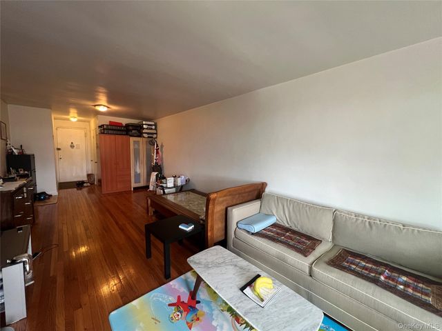 3011 Parsons Boulevard 7N, Flushing, NY 11354
