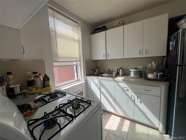 3011 Parsons Boulevard 7N, Flushing, NY 11354