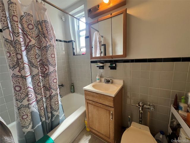 3011 Parsons Boulevard 7N, Flushing, NY 11354