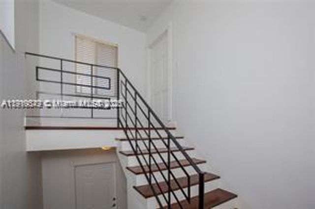 2890- 2892 S Le Jeune Rd, Coral Gables, FL 33134