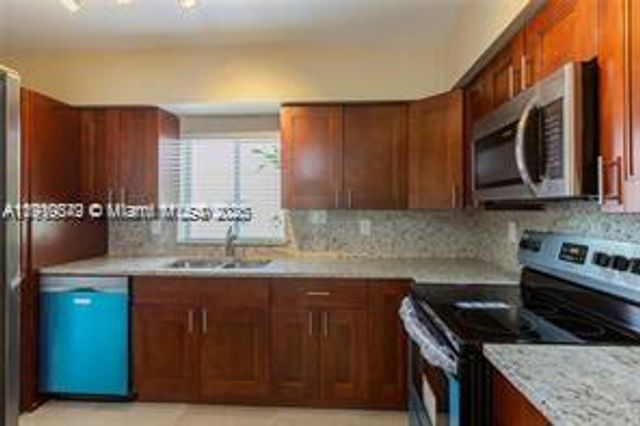 2890- 2892 S Le Jeune Rd, Coral Gables, FL 33134