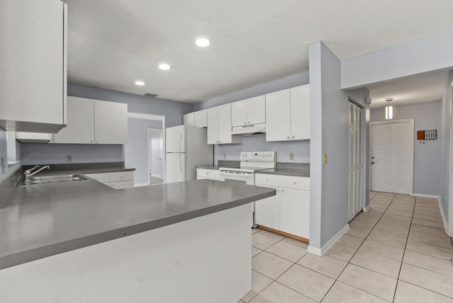 4128 Chestnut Avenue, Palm Beach Gardens, FL 33410
