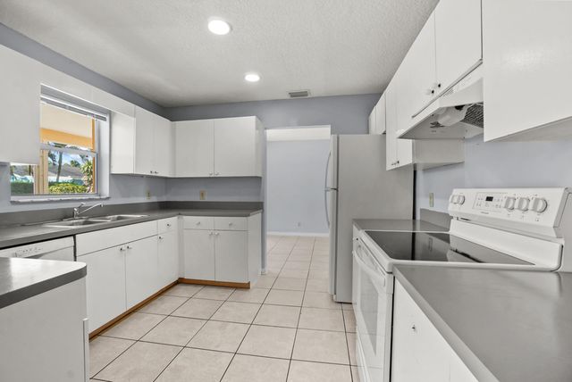 4128 Chestnut Avenue, Palm Beach Gardens, FL 33410