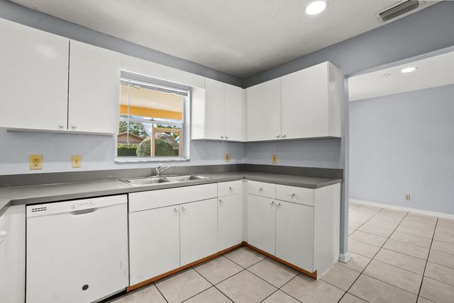 4128 Chestnut Avenue, Palm Beach Gardens, FL 33410