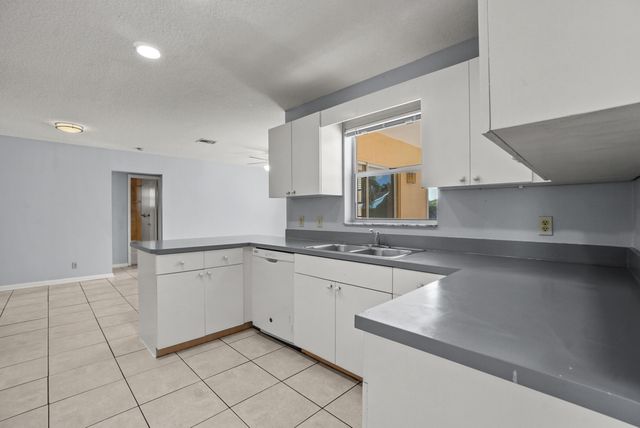 4128 Chestnut Avenue, Palm Beach Gardens, FL 33410