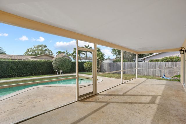 4128 Chestnut Avenue, Palm Beach Gardens, FL 33410