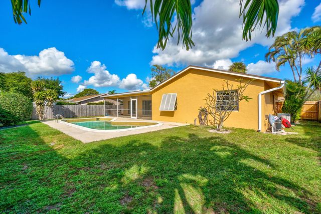 4128 Chestnut Avenue, Palm Beach Gardens, FL 33410