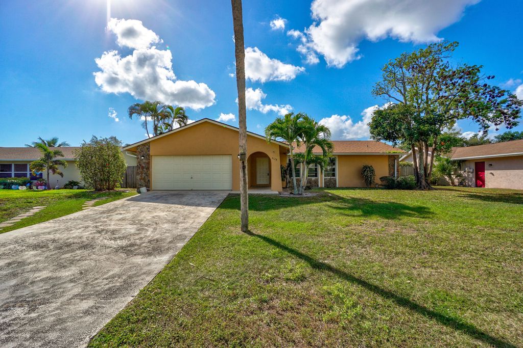 4128 Chestnut Avenue, Palm Beach Gardens, FL 33410
