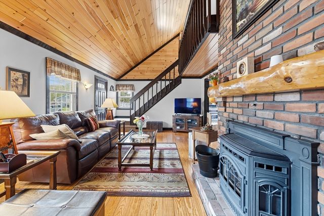 9 Joseph St, Acushnet, MA 02743