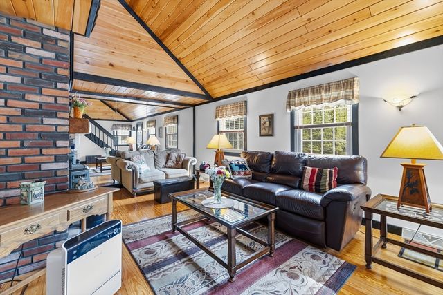 9 Joseph St, Acushnet, MA 02743