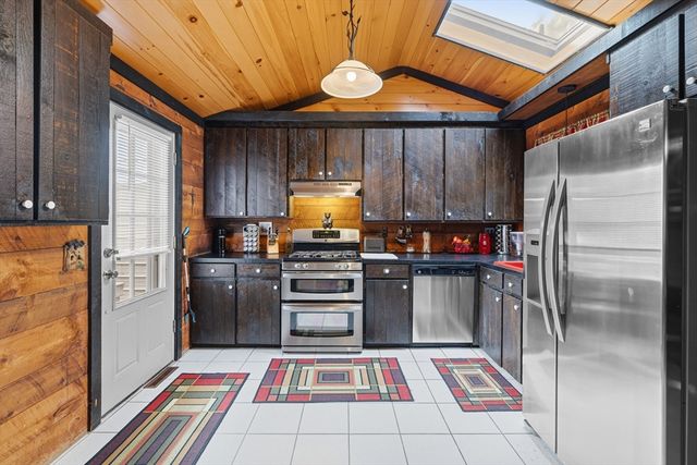 9 Joseph St, Acushnet, MA 02743