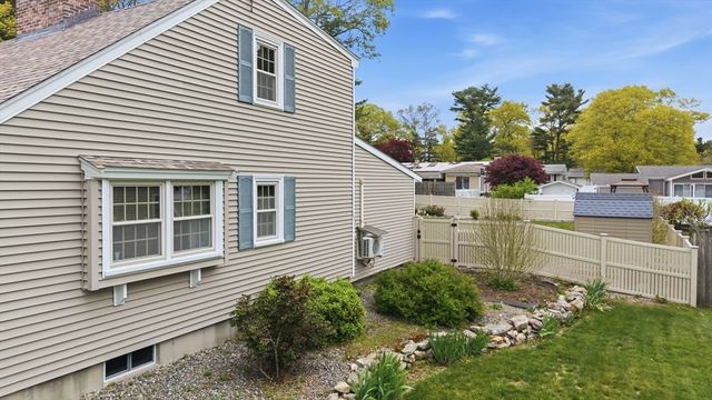 9 Joseph St, Acushnet, MA 02743
