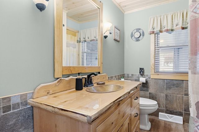 9 Joseph St, Acushnet, MA 02743