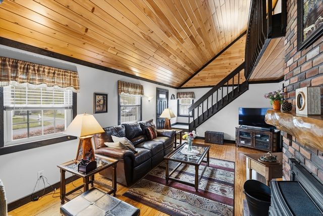 9 Joseph St, Acushnet, MA 02743