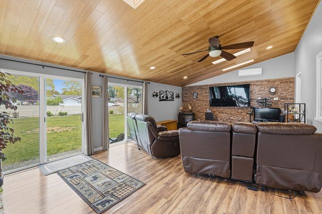 9 Joseph St, Acushnet, MA 02743