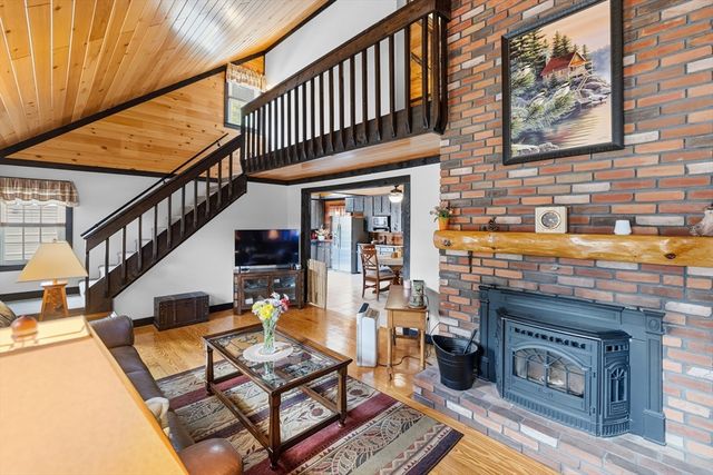 9 Joseph St, Acushnet, MA 02743