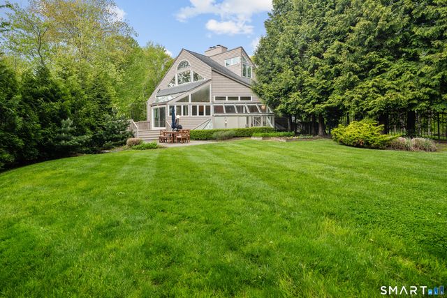 2 Sleepy Hollow Road, New Canaan, CT 06840