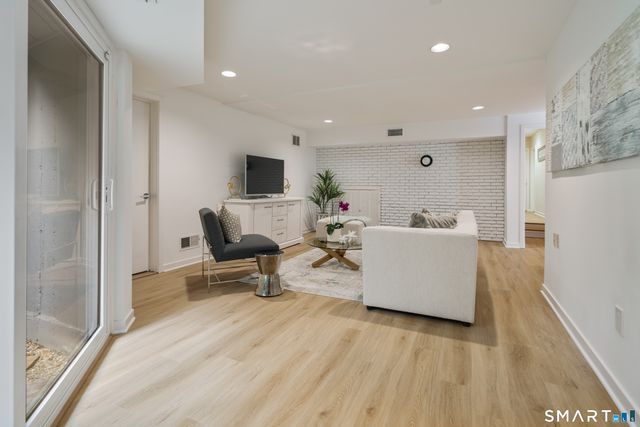 2 Sleepy Hollow Road, New Canaan, CT 06840