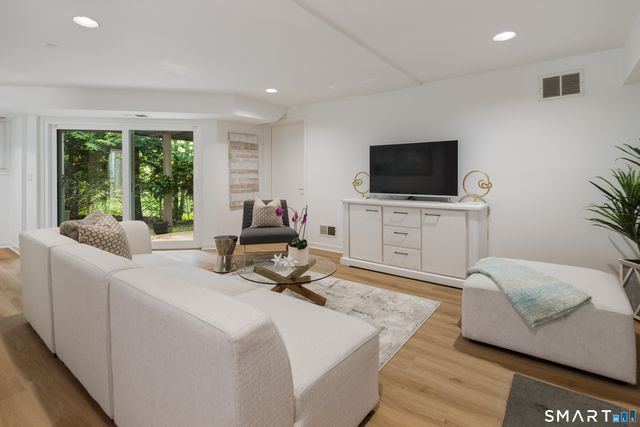 2 Sleepy Hollow Road, New Canaan, CT 06840