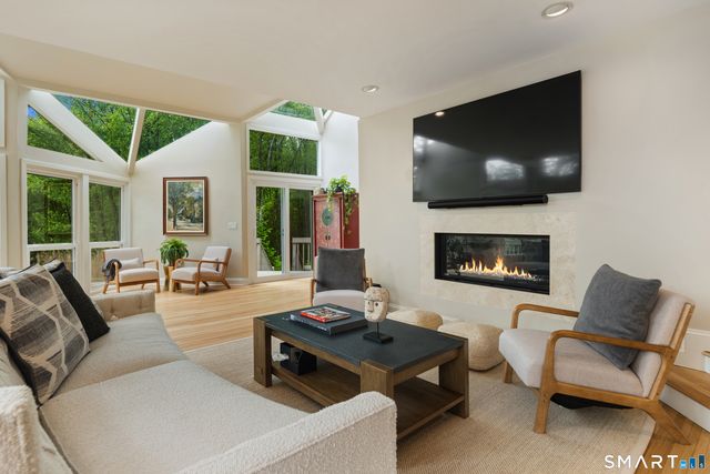 2 Sleepy Hollow Road, New Canaan, CT 06840
