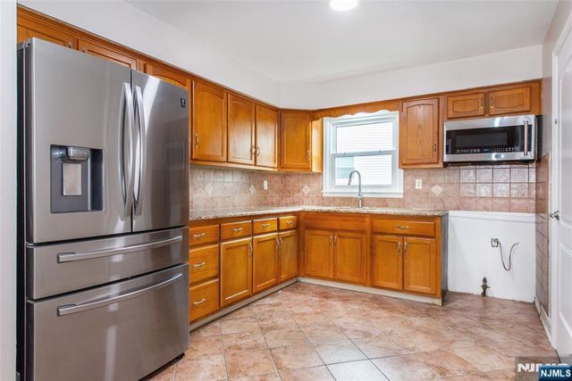 5 Garden Drive, Elmwood Park, NJ 07407