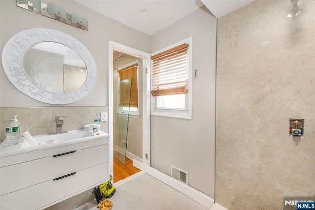 5 Garden Drive, Elmwood Park, NJ 07407