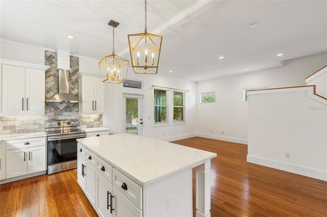 214 E FLORIBRASKA AVENUE, Tampa, FL 33603