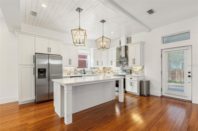 214 E FLORIBRASKA AVENUE, Tampa, FL 33603