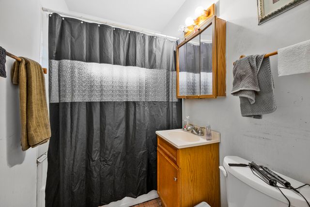 17223 Burnham Avenue, Lansing, IL 60438