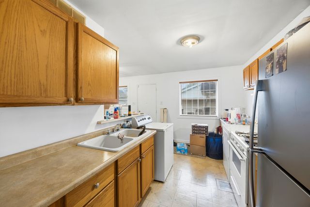 17223 Burnham Avenue, Lansing, IL 60438