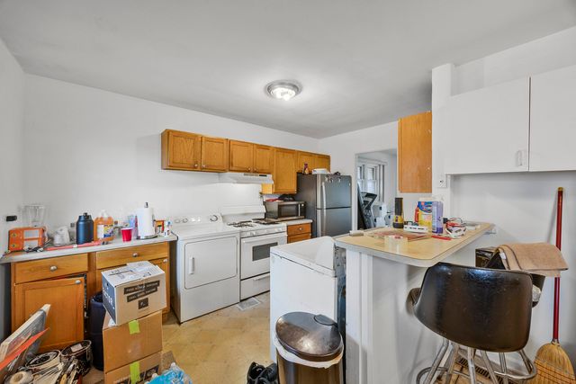 17223 Burnham Avenue, Lansing, IL 60438