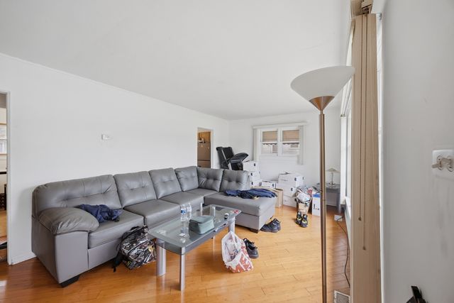 17223 Burnham Avenue, Lansing, IL 60438