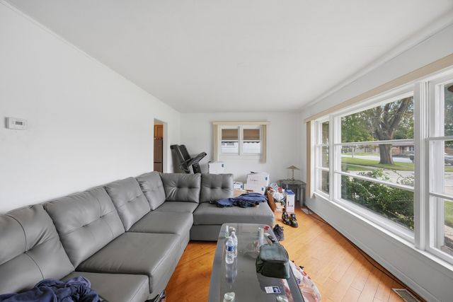17223 Burnham Avenue, Lansing, IL 60438