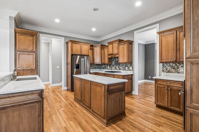 1027 Isaac Franklin Dr, Gallatin, TN 37066