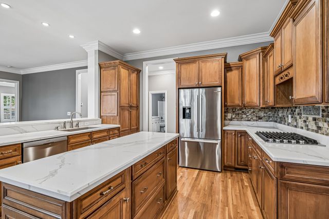 1027 Isaac Franklin Dr, Gallatin, TN 37066