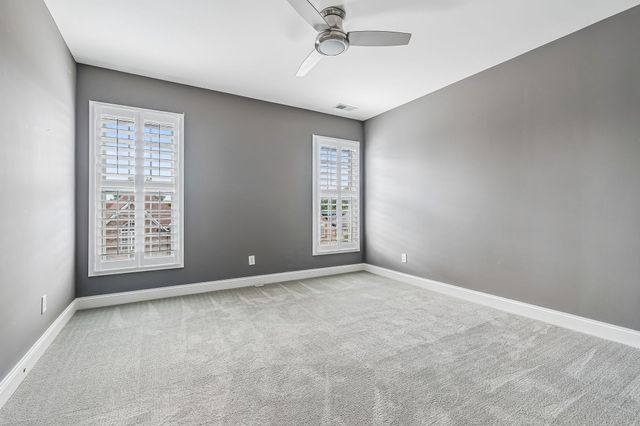 1027 Isaac Franklin Dr, Gallatin, TN 37066