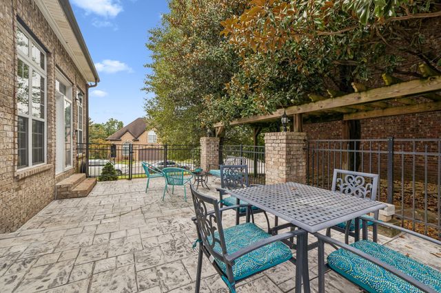 1027 Isaac Franklin Dr, Gallatin, TN 37066