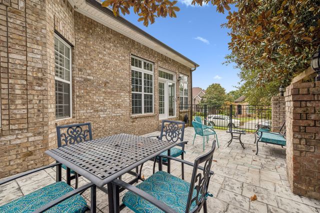 1027 Isaac Franklin Dr, Gallatin, TN 37066