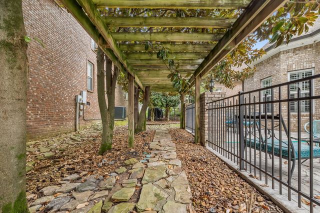 1027 Isaac Franklin Dr, Gallatin, TN 37066